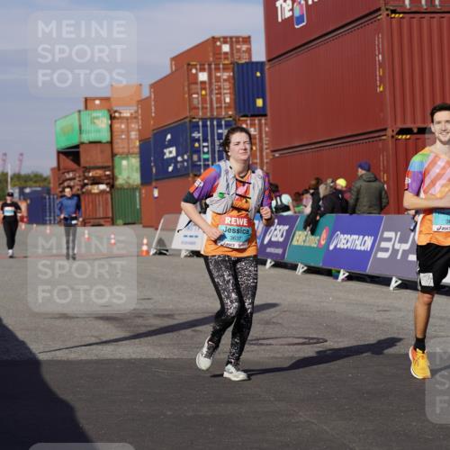 03.10.2025 - Köhlbrandbrückenlauf Michael Burmester http://msf.ph/oto/9032277 03.10.2025 10:39:10 Ziel 2014, 3286, 3637, 3639 meine-sportfotos.de