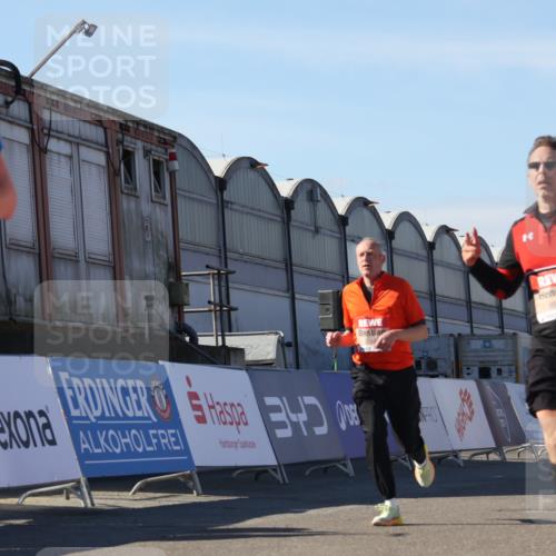 03.10.2025 - Köhlbrandbrückenlauf Luisa Fischer http://msf.ph/oto/9032280 03.10.2025 13:07:51 Ziel 4159, 4310, 4382, 4639, 5993, 6120, 6163, 6244, 6285, 6384, 6409, 6651, 6696, 6800, 6821 meine-sportfotos.de