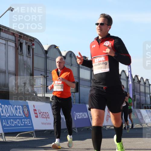 03.10.2025 - Köhlbrandbrückenlauf Luisa Fischer http://msf.ph/oto/9032286 03.10.2025 13:07:52 Ziel 4159, 4310, 4382, 4639, 5993, 6120, 6163, 6244, 6285, 6384, 6409, 6651, 6696, 6800, 6821 meine-sportfotos.de
