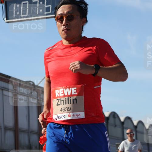 03.10.2025 - Köhlbrandbrückenlauf Luisa Fischer http://msf.ph/oto/9032313 03.10.2025 13:07:56 Ziel 4159, 4184, 4310, 4382, 4395, 4639, 5959, 5993, 6022, 6120, 6163, 6244, 6285, 6348, 6384, 6409, 6651, 6696, 6821 meine-sportfotos.de