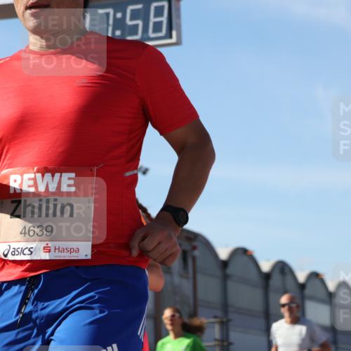 03.10.2025 - Köhlbrandbrückenlauf Luisa Fischer http://msf.ph/oto/9032317 03.10.2025 13:07:57 Ziel 4184, 4310, 4382, 4395, 4639, 5959, 5993, 6022, 6120, 6163, 6244, 6285, 6348, 6409, 6651, 6696, 6821 meine-sportfotos.de