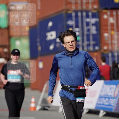 03.10.2025 - Köhlbrandbrückenlauf Michael Burmester http://msf.ph/oto/9032326 03.10.2025 10:39:17 Ziel 2014, 3286 meine-sportfotos.de