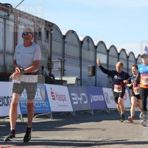 03.10.2025 - Köhlbrandbrückenlauf Luisa Fischer http://msf.ph/oto/9032327 03.10.2025 13:07:58 Ziel 4184, 4310, 4357, 4382, 4395, 4639, 5959, 5993, 6022, 6120, 6163, 6244, 6285, 6348, 6409, 6651, 6696, 6821 meine-sportfotos.de