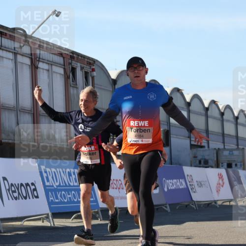 03.10.2025 - Köhlbrandbrückenlauf Luisa Fischer http://msf.ph/oto/9032335 03.10.2025 13:08:00 Ziel 4184, 4310, 4357, 4395, 4639, 5959, 5993, 6022, 6120, 6163, 6244, 6285, 6348, 6409, 6635, 6651, 6696 meine-sportfotos.de