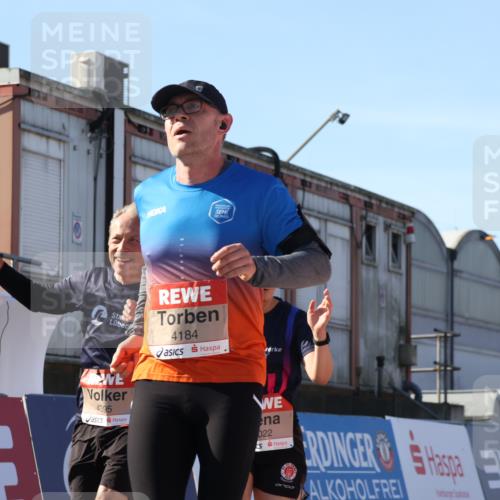 03.10.2025 - Köhlbrandbrückenlauf Luisa Fischer http://msf.ph/oto/9032345 03.10.2025 13:08:01 Ziel 4107, 4184, 4310, 4357, 4395, 4639, 5959, 5993, 6022, 6120, 6163, 6244, 6348, 6409, 6635, 6651, 6696, 6752 meine-sportfotos.de