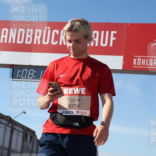 03.10.2025 - Köhlbrandbrückenlauf Luisa Fischer http://msf.ph/oto/9032352 03.10.2025 13:08:13 Ziel 4107, 4307, 4357, 4409, 4768, 5243, 5994, 6635, 6752, 6774, 6824 meine-sportfotos.de