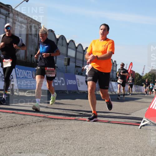 03.10.2025 - Köhlbrandbrückenlauf Luisa Fischer http://msf.ph/oto/9032358 03.10.2025 13:08:16 Ziel 4107, 4307, 4409, 4768, 5243, 5804, 5994, 6021, 6569, 6635, 6752, 6774, 6824 meine-sportfotos.de