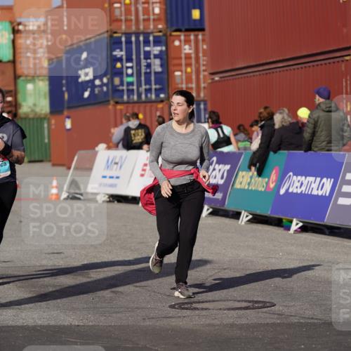 03.10.2025 - Köhlbrandbrückenlauf Michael Burmester http://msf.ph/oto/9032369 03.10.2025 10:39:29 Ziel 2572, 3543 meine-sportfotos.de