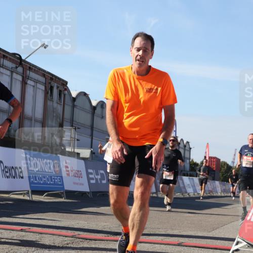 03.10.2025 - Köhlbrandbrückenlauf Luisa Fischer http://msf.ph/oto/9032373 03.10.2025 13:08:17 Ziel 4107, 4307, 4409, 4768, 5243, 5804, 5994, 6021, 6569, 6752, 6774, 6824 meine-sportfotos.de