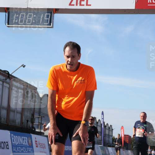 03.10.2025 - Köhlbrandbrückenlauf Luisa Fischer http://msf.ph/oto/9032379 03.10.2025 13:08:18 Ziel 4307, 4409, 4768, 5243, 5804, 5994, 6021, 6569, 6774, 6824 meine-sportfotos.de