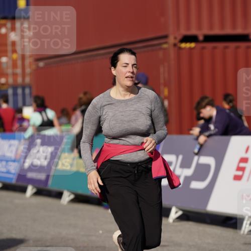 03.10.2025 - Köhlbrandbrückenlauf Michael Burmester http://msf.ph/oto/9032380 03.10.2025 10:39:30 Ziel 2572, 3543 meine-sportfotos.de