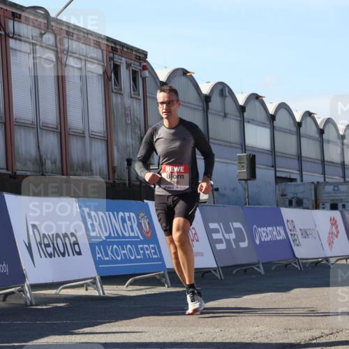 03.10.2025 - Köhlbrandbrückenlauf Luisa Fischer http://msf.ph/oto/9032403 03.10.2025 13:08:24 Ziel 4307, 4768, 5243, 5804, 5994, 6021, 6369, 6569, 6647 meine-sportfotos.de