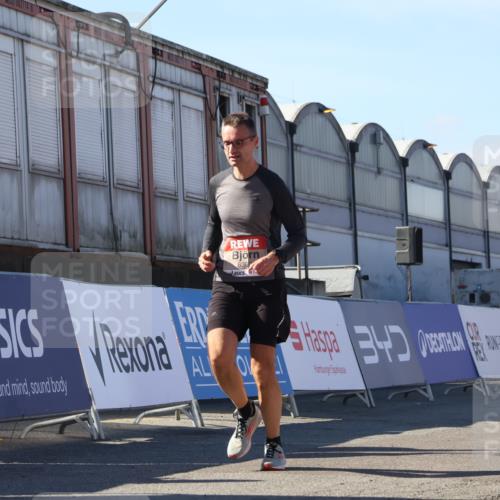 03.10.2025 - Köhlbrandbrückenlauf Luisa Fischer http://msf.ph/oto/9032407 03.10.2025 13:08:24 Ziel 4307, 4768, 5243, 5804, 5994, 6021, 6369, 6569, 6647 meine-sportfotos.de