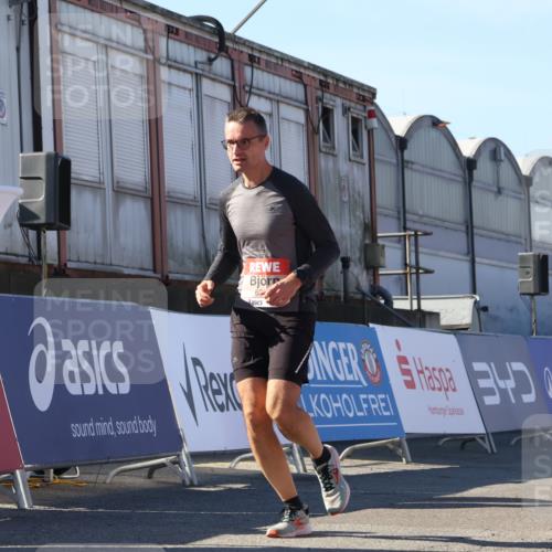 03.10.2025 - Köhlbrandbrückenlauf Luisa Fischer http://msf.ph/oto/9032409 03.10.2025 13:08:25 Ziel 4320, 4768, 5243, 5804, 5994, 6021, 6369, 6569, 6647 meine-sportfotos.de