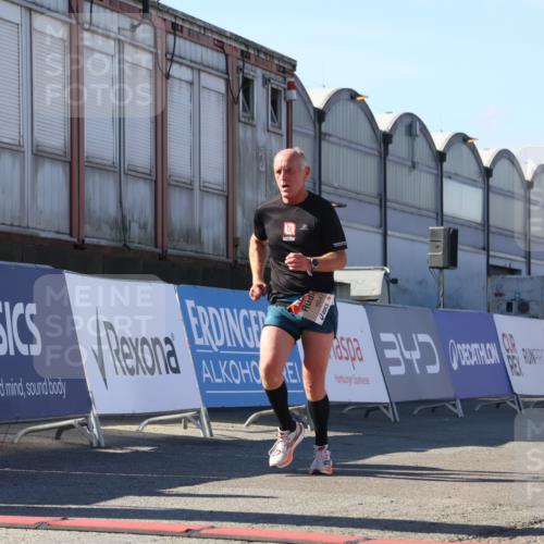 03.10.2025 - Köhlbrandbrückenlauf Luisa Fischer http://msf.ph/oto/9032423 03.10.2025 13:08:28 Ziel 4195, 4320, 4417, 5804, 6021, 6369, 6534, 6569, 6647 meine-sportfotos.de