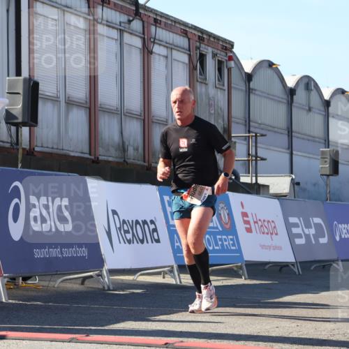03.10.2025 - Köhlbrandbrückenlauf Luisa Fischer http://msf.ph/oto/9032427 03.10.2025 13:08:28 Ziel 4195, 4320, 4417, 5804, 6021, 6369, 6534, 6569, 6647 meine-sportfotos.de