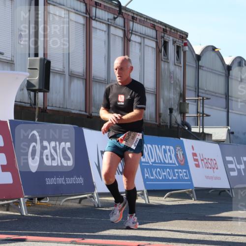 03.10.2025 - Köhlbrandbrückenlauf Luisa Fischer http://msf.ph/oto/9032429 03.10.2025 13:08:28 Ziel 4195, 4320, 4417, 5804, 6021, 6369, 6534, 6569, 6647 meine-sportfotos.de