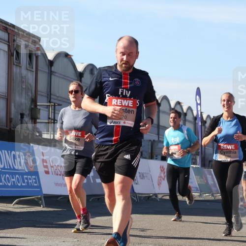 03.10.2025 - Köhlbrandbrückenlauf Luisa Fischer http://msf.ph/oto/9032443 03.10.2025 13:08:30 Ziel 4195, 4320, 4417, 5792, 5804, 6021, 6369, 6534, 6569, 6647 meine-sportfotos.de