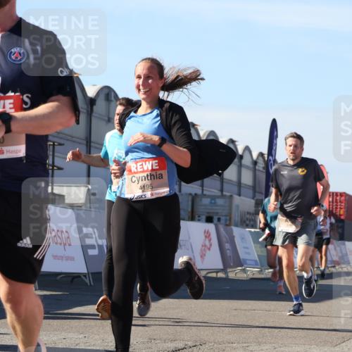 03.10.2025 - Köhlbrandbrückenlauf Luisa Fischer http://msf.ph/oto/9032460 03.10.2025 13:08:32 Ziel 4195, 4320, 4417, 5792, 6369, 6424, 6534, 6647, 6805 meine-sportfotos.de