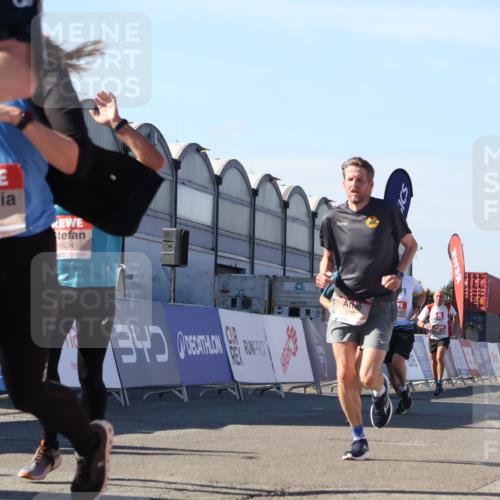 03.10.2025 - Köhlbrandbrückenlauf Luisa Fischer http://msf.ph/oto/9032468 03.10.2025 13:08:32 Ziel 4195, 4320, 4417, 5792, 6369, 6424, 6534, 6647, 6805 meine-sportfotos.de