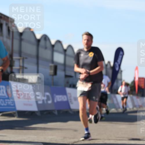 03.10.2025 - Köhlbrandbrückenlauf Luisa Fischer http://msf.ph/oto/9032475 03.10.2025 13:08:33 Ziel 4195, 4320, 4417, 5792, 6369, 6424, 6534, 6647, 6805 meine-sportfotos.de