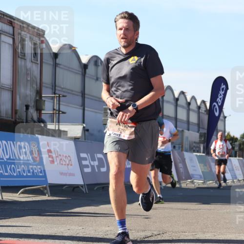 03.10.2025 - Köhlbrandbrückenlauf Luisa Fischer http://msf.ph/oto/9032480 03.10.2025 13:08:34 Ziel 4195, 4320, 4417, 5792, 6369, 6424, 6534, 6647, 6805 meine-sportfotos.de