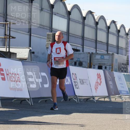 03.10.2025 - Köhlbrandbrückenlauf Luisa Fischer http://msf.ph/oto/9032485 03.10.2025 13:08:38 Ziel 4195, 4320, 4417, 5792, 6232, 6424, 6534, 6647, 6805 meine-sportfotos.de