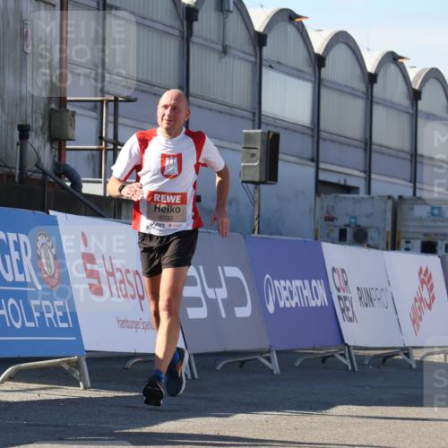 03.10.2025 - Köhlbrandbrückenlauf Luisa Fischer http://msf.ph/oto/9032495 03.10.2025 13:08:39 Ziel 4195, 4320, 4417, 5792, 6232, 6424, 6534, 6647, 6805 meine-sportfotos.de