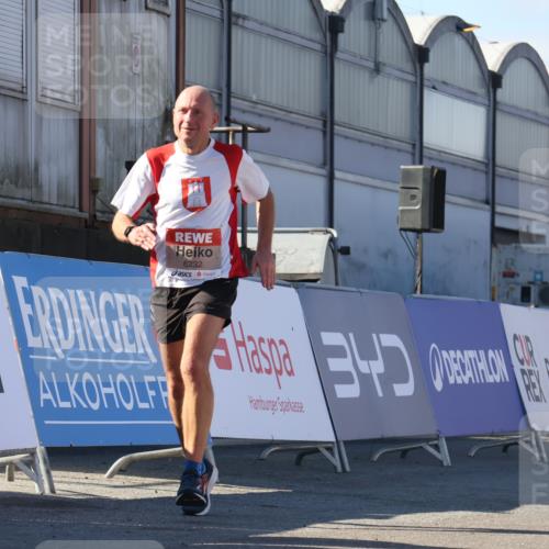 03.10.2025 - Köhlbrandbrückenlauf Luisa Fischer http://msf.ph/oto/9032500 03.10.2025 13:08:40 Ziel 4195, 4213, 4320, 4417, 5792, 6232, 6424, 6534, 6647, 6805 meine-sportfotos.de