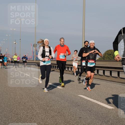 03.10.2025 - Köhlbrandbrückenlauf Fabian Wolf http://msf.ph/oto/9032516 03.10.2025 09:46:40 Position 3 1553, 3719, 2796 meine-sportfotos.de