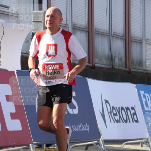 03.10.2025 - Köhlbrandbrückenlauf Luisa Fischer http://msf.ph/oto/9032520 03.10.2025 13:08:41 Ziel 4195, 4213, 4320, 4417, 5792, 6232, 6424, 6534, 6805 meine-sportfotos.de