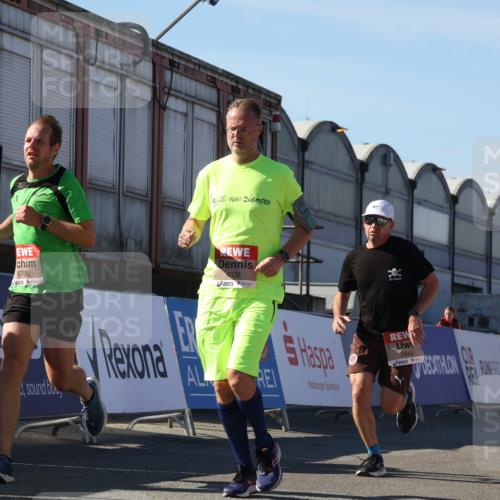 03.10.2025 - Köhlbrandbrückenlauf Luisa Fischer http://msf.ph/oto/9032526 03.10.2025 13:08:55 Ziel 4057, 4138, 4213, 4340, 4403, 4505, 4544, 5705, 5842, 6034, 6233, 6372 meine-sportfotos.de