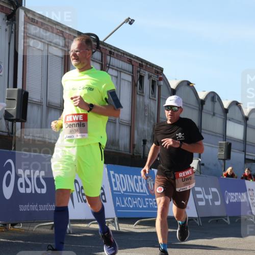 03.10.2025 - Köhlbrandbrückenlauf Luisa Fischer http://msf.ph/oto/9032533 03.10.2025 13:08:55 Ziel 4057, 4138, 4213, 4340, 4403, 4505, 4544, 5705, 5842, 6034, 6233, 6372 meine-sportfotos.de