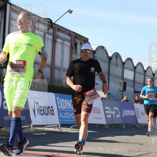 03.10.2025 - Köhlbrandbrückenlauf Luisa Fischer http://msf.ph/oto/9032537 03.10.2025 13:08:56 Ziel 4057, 4138, 4213, 4340, 4381, 4403, 4505, 4544, 5705, 5842, 6034, 6233, 6372 meine-sportfotos.de