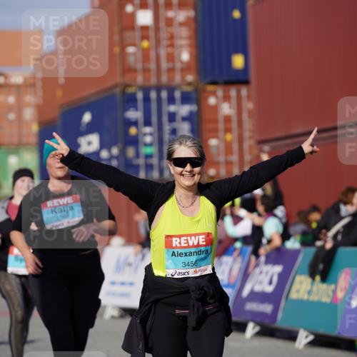 03.10.2025 - Köhlbrandbrückenlauf Michael Burmester http://msf.ph/oto/9032538 03.10.2025 10:39:57 Ziel 2288, 2426, 2516, 3456 meine-sportfotos.de