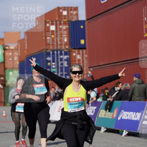 03.10.2025 - Köhlbrandbrückenlauf Michael Burmester http://msf.ph/oto/9032551 03.10.2025 10:39:58 Ziel 2288, 2426, 2516, 3456 meine-sportfotos.de