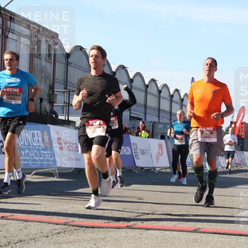 03.10.2025 - Köhlbrandbrückenlauf Luisa Fischer http://msf.ph/oto/9032557 03.10.2025 13:08:58 Ziel 4057, 4138, 4197, 4340, 4346, 4381, 4403, 4505, 4544, 5705, 5842, 6034, 6233, 6372 meine-sportfotos.de