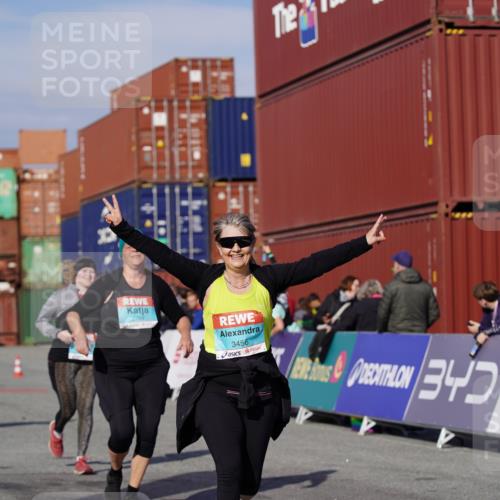 03.10.2025 - Köhlbrandbrückenlauf Michael Burmester http://msf.ph/oto/9032558 03.10.2025 10:39:58 Ziel 2288, 2426, 2516, 3456 meine-sportfotos.de