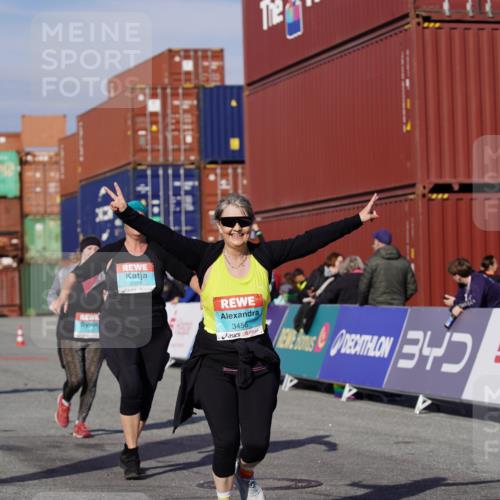 03.10.2025 - Köhlbrandbrückenlauf Michael Burmester http://msf.ph/oto/9032564 03.10.2025 10:39:58 Ziel 2288, 2426, 2516, 3456 meine-sportfotos.de