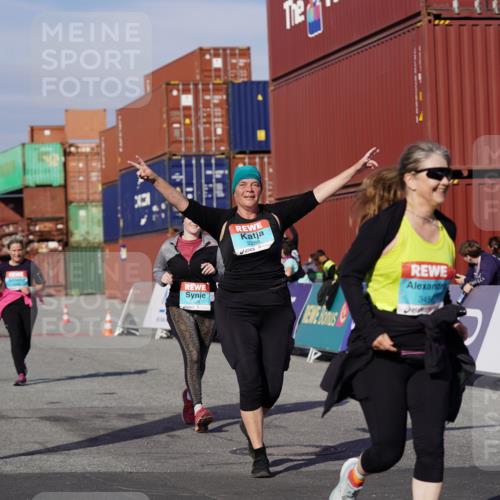 03.10.2025 - Köhlbrandbrückenlauf Michael Burmester http://msf.ph/oto/9032570 03.10.2025 10:39:59 Ziel 2288, 2426, 2516, 3456 meine-sportfotos.de