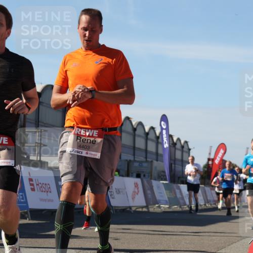 03.10.2025 - Köhlbrandbrückenlauf Luisa Fischer http://msf.ph/oto/9032574 03.10.2025 13:09:00 Ziel 4057, 4138, 4197, 4346, 4381, 4403, 4505, 4544, 5705, 5842, 6233, 6372 meine-sportfotos.de
