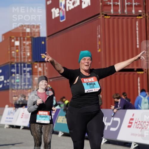 03.10.2025 - Köhlbrandbrückenlauf Michael Burmester http://msf.ph/oto/9032587 03.10.2025 10:40:00 Ziel 2288, 2426, 2516, 2926, 2927, 2928, 3456 meine-sportfotos.de
