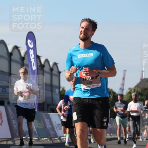 03.10.2025 - Köhlbrandbrückenlauf Luisa Fischer http://msf.ph/oto/9032591 03.10.2025 13:09:02 Ziel 4057, 4138, 4197, 4346, 4381, 4403, 4505, 4544, 5705, 5842, 5953, 6233, 6372, 6630 meine-sportfotos.de