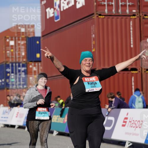 03.10.2025 - Köhlbrandbrückenlauf Michael Burmester http://msf.ph/oto/9032595 03.10.2025 10:40:00 Ziel 2288, 2426, 2516, 2926, 2927, 2928, 3456 meine-sportfotos.de