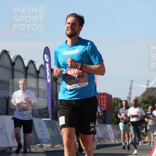 03.10.2025 - Köhlbrandbrückenlauf Luisa Fischer http://msf.ph/oto/9032596 03.10.2025 13:09:02 Ziel 4057, 4138, 4197, 4346, 4381, 4403, 4505, 4544, 5705, 5842, 5953, 6233, 6372, 6630 meine-sportfotos.de
