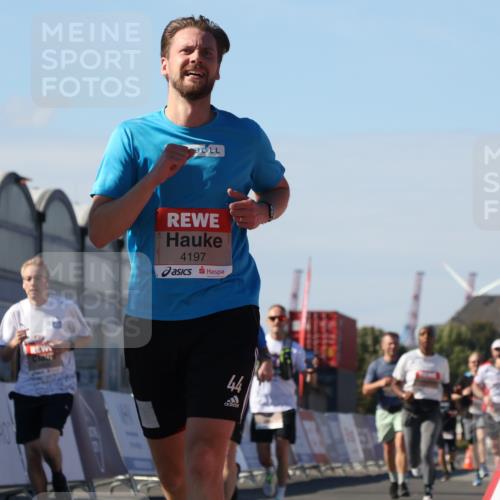 03.10.2025 - Köhlbrandbrückenlauf Luisa Fischer http://msf.ph/oto/9032598 03.10.2025 13:09:03 Ziel 4057, 4138, 4197, 4346, 4351, 4381, 4403, 4505, 4544, 5242, 5705, 5842, 5953, 6372, 6630, 6814, 6816 meine-sportfotos.de