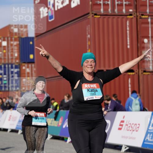 03.10.2025 - Köhlbrandbrückenlauf Michael Burmester http://msf.ph/oto/9032599 03.10.2025 10:40:00 Ziel 2288, 2426, 2516, 2926, 2927, 2928, 3456 meine-sportfotos.de