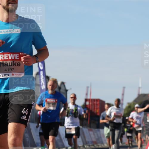 03.10.2025 - Köhlbrandbrückenlauf Luisa Fischer http://msf.ph/oto/9032603 03.10.2025 13:09:03 Ziel 4057, 4138, 4197, 4346, 4351, 4381, 4403, 4505, 4544, 5242, 5705, 5842, 5953, 6372, 6630, 6814, 6816 meine-sportfotos.de