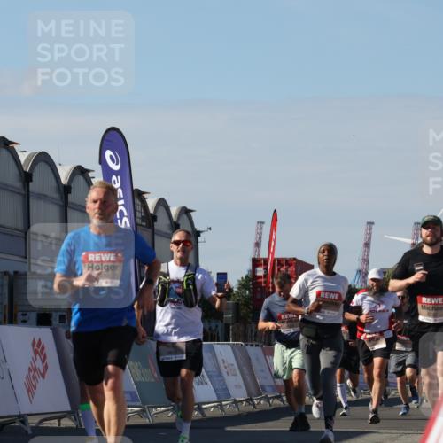 03.10.2025 - Köhlbrandbrückenlauf Luisa Fischer http://msf.ph/oto/9032609 03.10.2025 13:09:04 Ziel 4057, 4138, 4197, 4346, 4351, 4381, 4403, 4505, 4544, 5242, 5705, 5842, 5953, 6372, 6630, 6814, 6816 meine-sportfotos.de