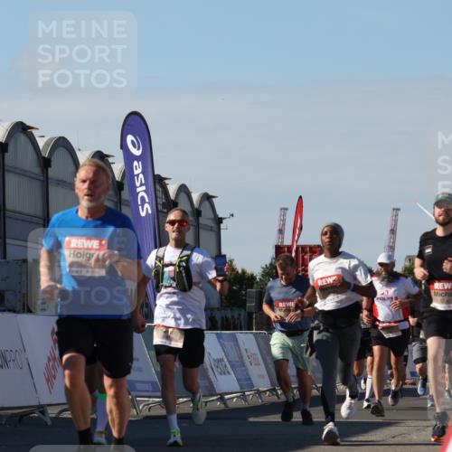 03.10.2025 - Köhlbrandbrückenlauf Luisa Fischer http://msf.ph/oto/9032613 03.10.2025 13:09:04 Ziel 4057, 4138, 4197, 4346, 4351, 4381, 4403, 4505, 4544, 5242, 5705, 5842, 5953, 6372, 6630, 6814, 6816 meine-sportfotos.de
